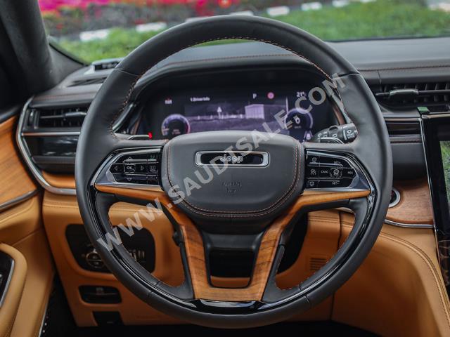 2023 Jeep Grand Cherokee Summit