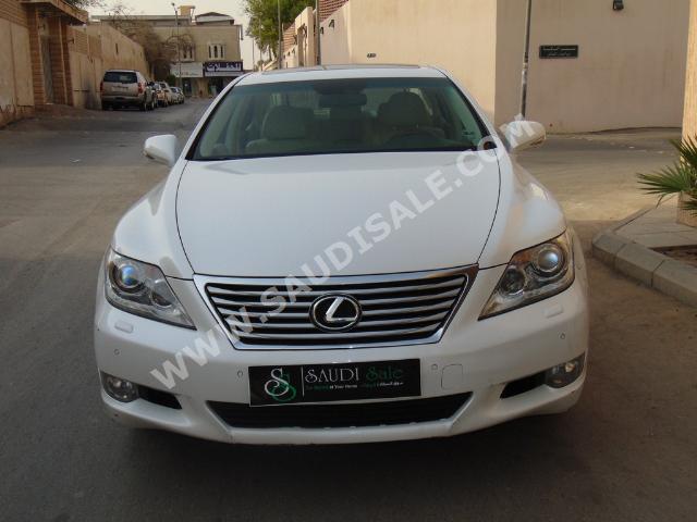 2011 لكزس إل إس 460