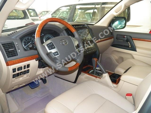 2014 Toyota Land Cruiser GXR