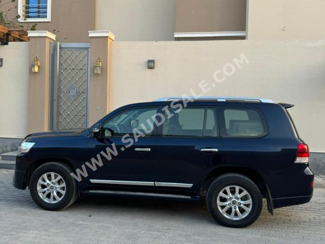 2018 تويوتا لاند كروزر جي اكس ار