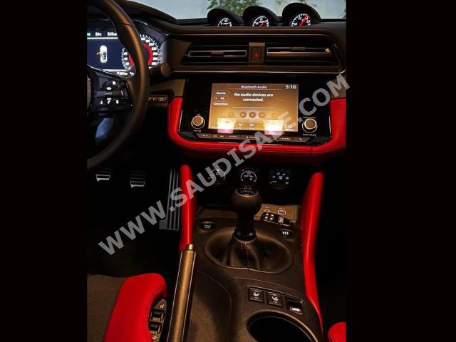 2023 نيسان زد 370