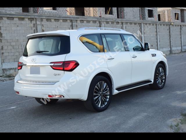 2018 انفينيتي كيو اكس 80