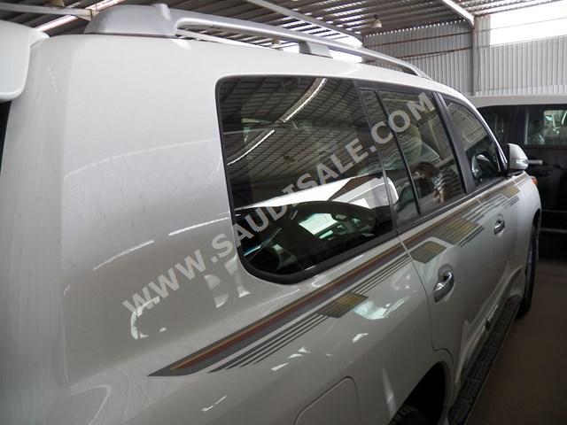 2014 Toyota Land Cruiser GXR