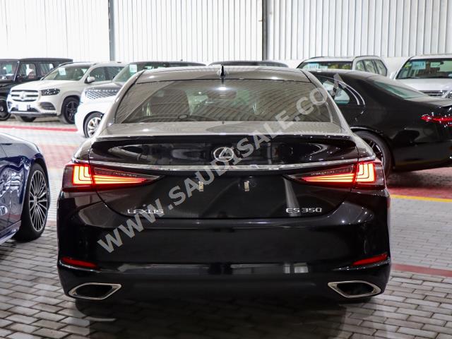 2023 لكزس إي إس 350