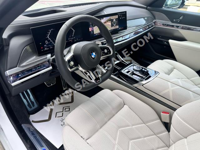 2024 بي ام دبليو الفئة السابعة 735أي