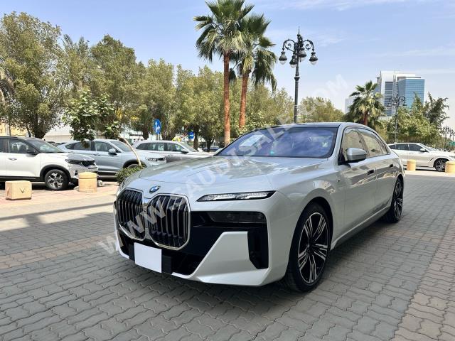 2024 بي ام دبليو الفئة السابعة 735أي