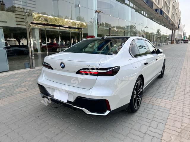 2024 بي ام دبليو الفئة السابعة 735أي