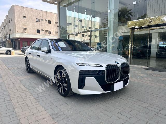 2024 بي ام دبليو الفئة السابعة 735أي