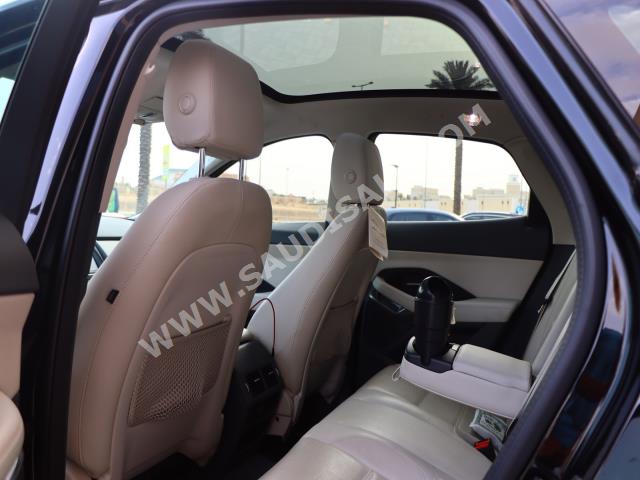 2020 جاكوار اي-بيس