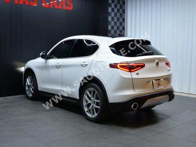 2018 الفا روميو ستيلفيو