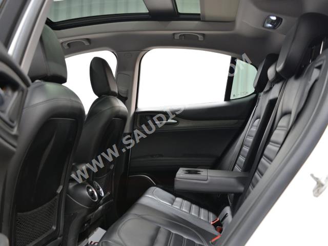 2018 الفا روميو ستيلفيو