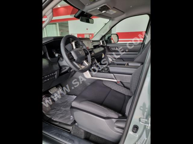 2022 تويوتا تندرا كريو ماكس اس ار 5