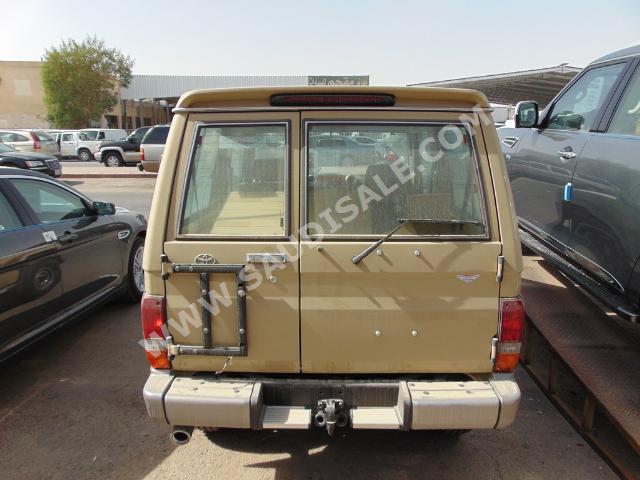 2016 تويوتا لاند كروزر ربع