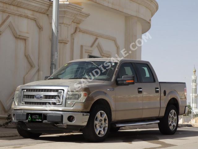 2014 فورد اف 150 اكس ال تي