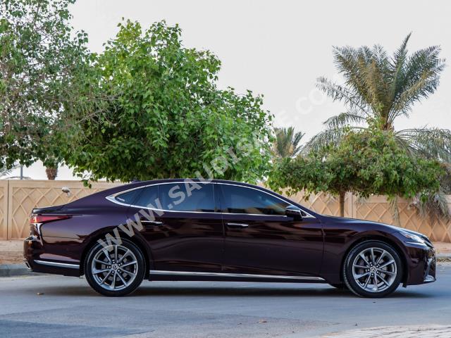 2019 لكزس إل إس 350