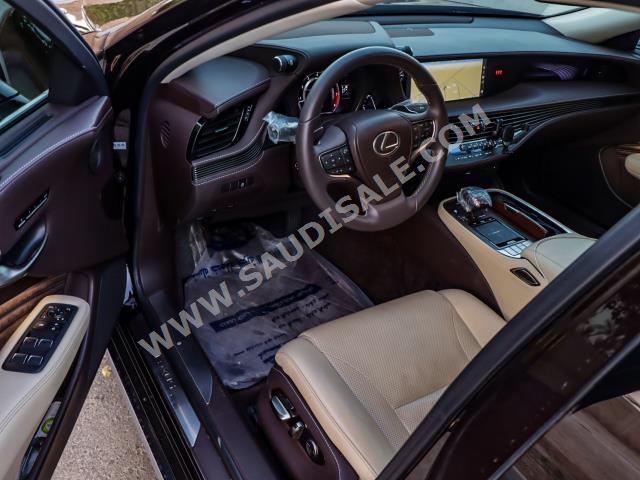 2019 لكزس إل إس 350