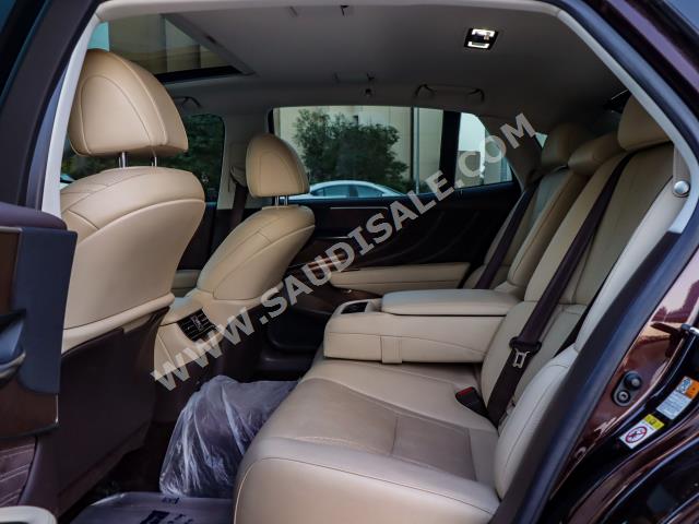 2019 لكزس إل إس 350