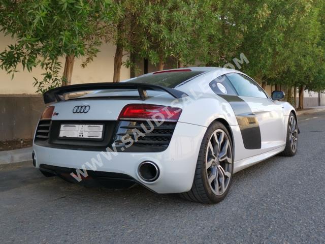 2015 اودي ار 8