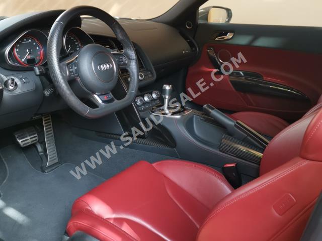 2015 اودي ار 8