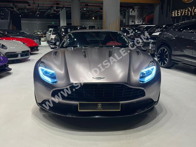 2017 استون مارتن دي بي 11