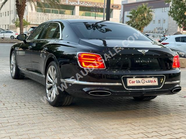 2020 بنتلي كونتيننتل فلاينج سبير الاصدار الاول