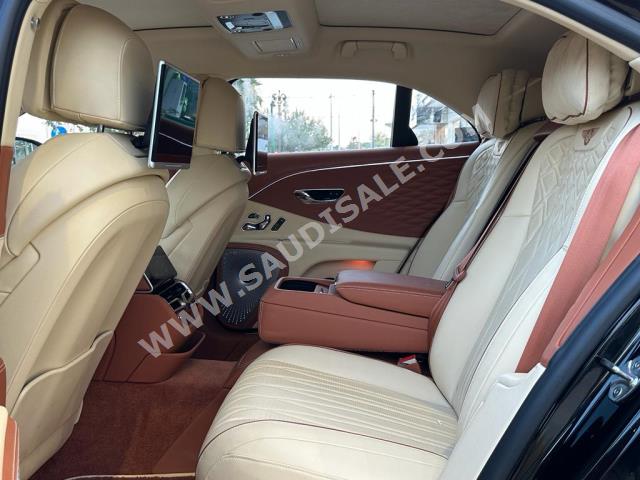 2020 بنتلي كونتيننتل فلاينج سبير الاصدار الاول