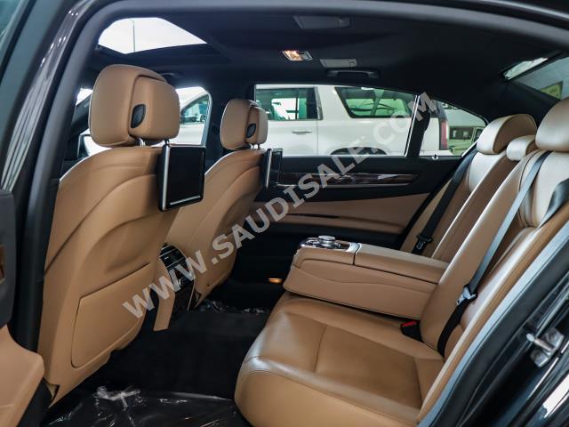 2015 بي ام دبليو الفئة السابعة 730 إل أي