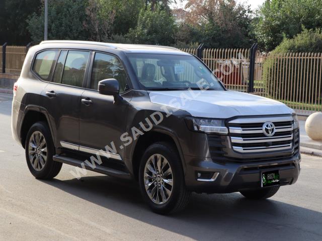 2023 تويوتا لاند كروزر جي اكس ار4