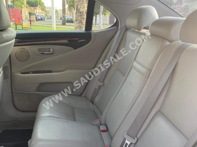 2010 لكزس إل إس 460