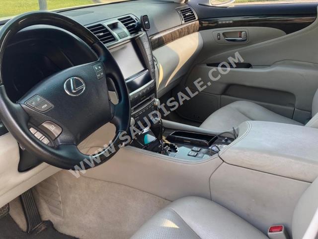 2010 لكزس إل إس 460