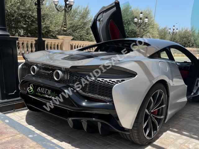 2023 مكلارين ارتورا