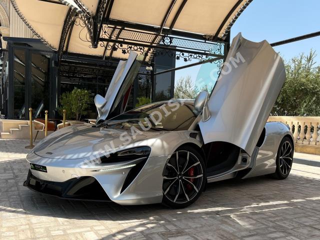 2023 مكلارين ارتورا