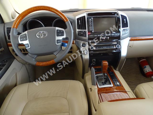 2013 Toyota Land Cruiser VXR