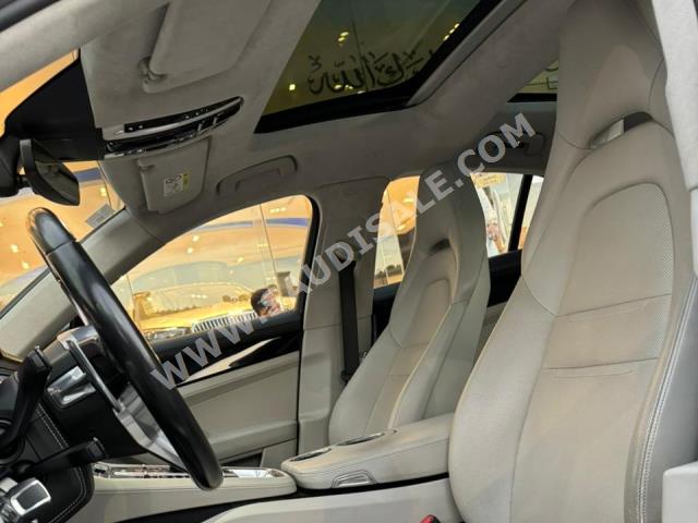 2017 بورش بانميرا 4 اس