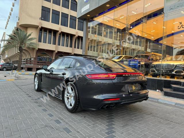 2017 بورش بانميرا 4 اس