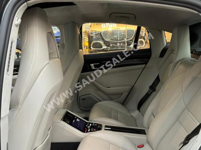 2017 بورش بانميرا 4 اس