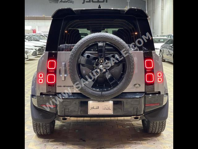 2021 لاند روفر ديفيندر اس اي