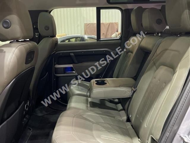 2021 لاند روفر ديفيندر اس اي