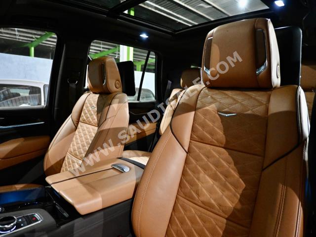 2021 كاديلاك اسكاليد