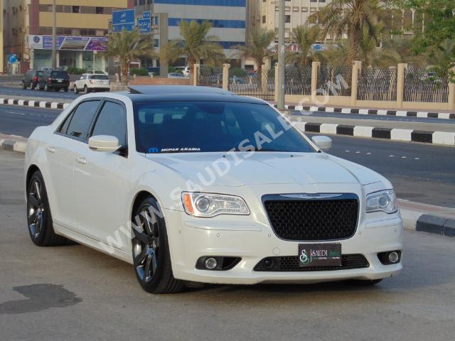 2014 كرايسلر 300 اس ار تي 8