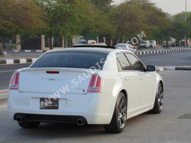 2014 كرايسلر 300 اس ار تي 8