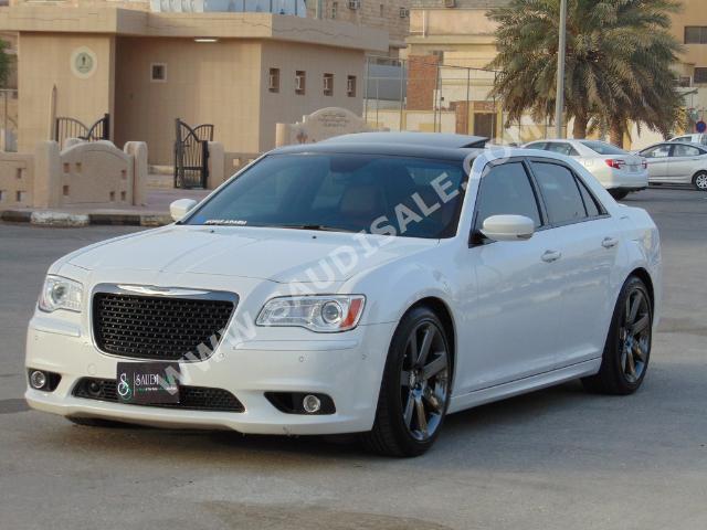 2014 كرايسلر 300 اس ار تي 8