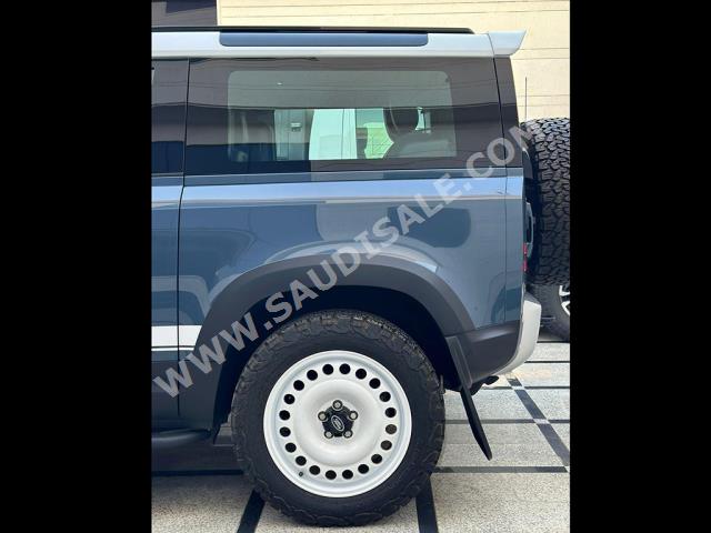 2022 لاند روفر ديفيندر 90