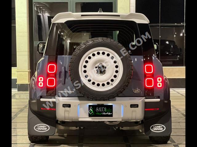 2022 لاند روفر ديفيندر 90