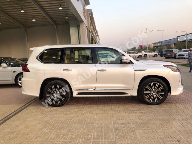 2019 لكزس إل إكس 570 اس