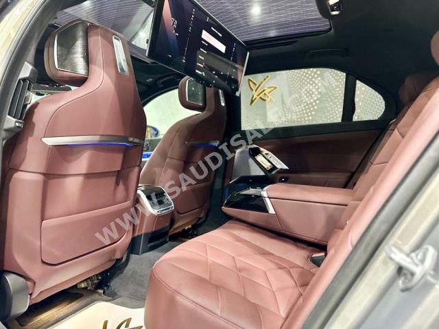 2023 بي ام دبليو الفئة السابعة 735 إل أي