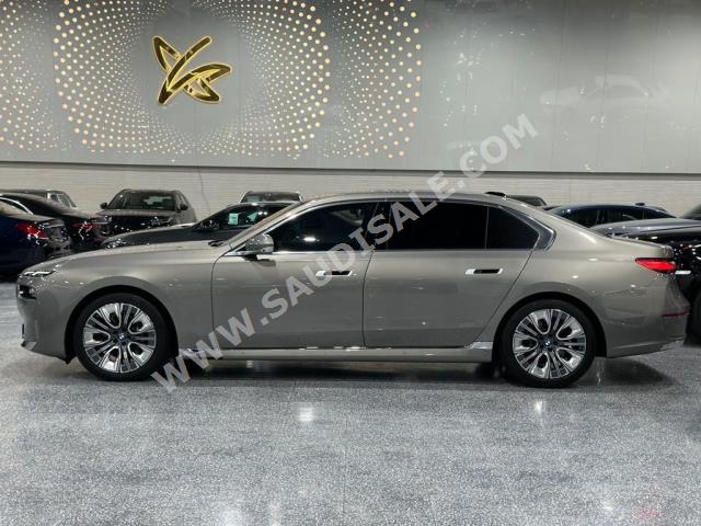 2023 بي ام دبليو الفئة السابعة 735 إل أي