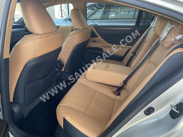 2022 Lexus ES 350 DD