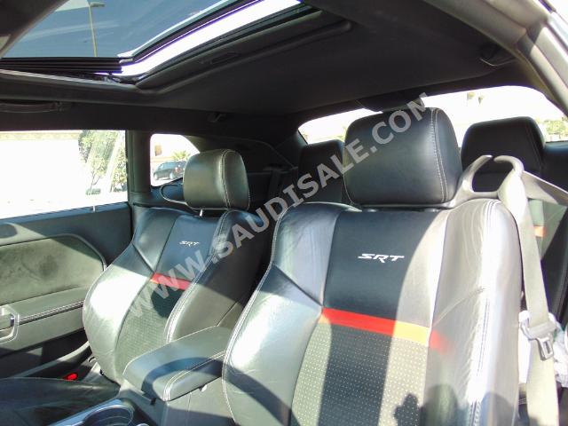 2010 دودج تشالنجر اس ار تي 8