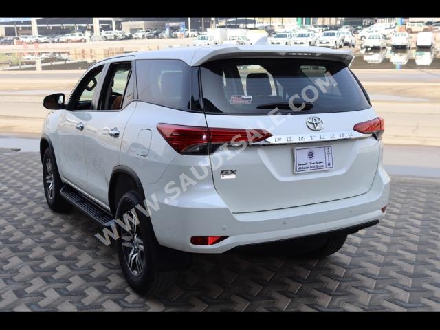 2017 تويوتا فورشنر جي اكس